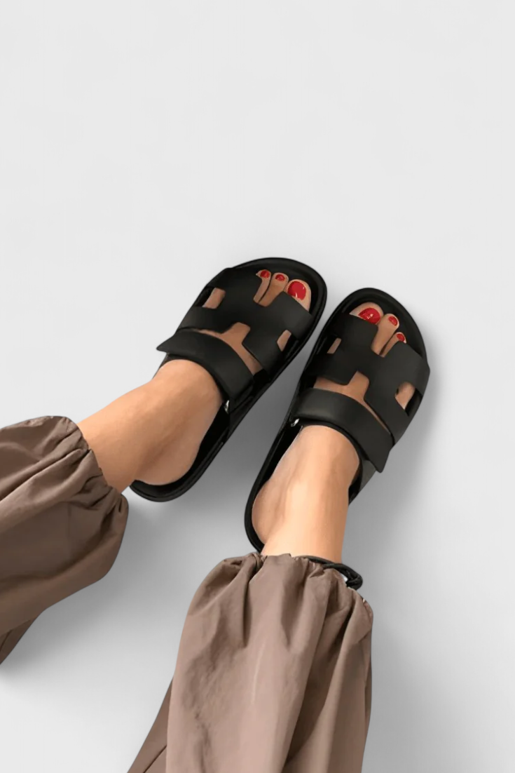 Bravely - Sandalias deportivas con diseño de H