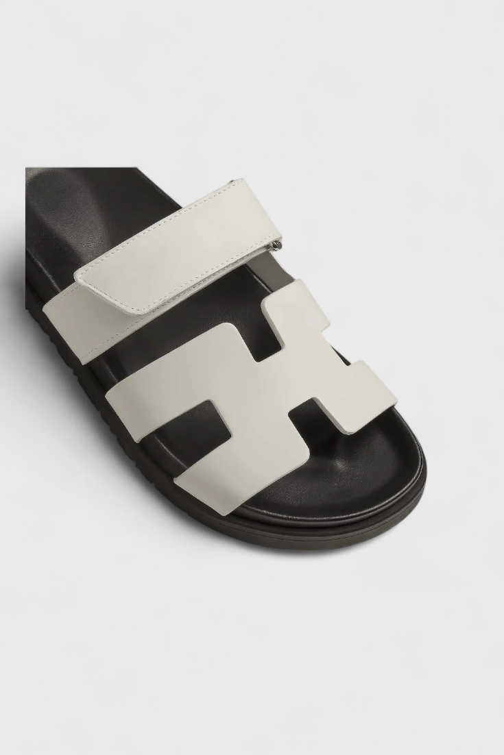 Bravely - Sandalias deportivas con diseño de H