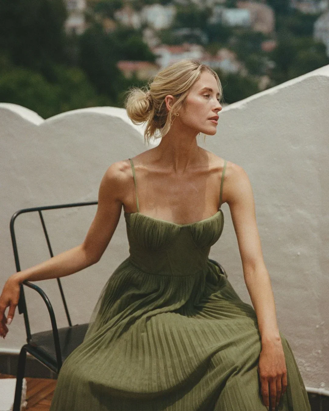 Olivia - Vestido midi plisado con corpiño estilo bustier