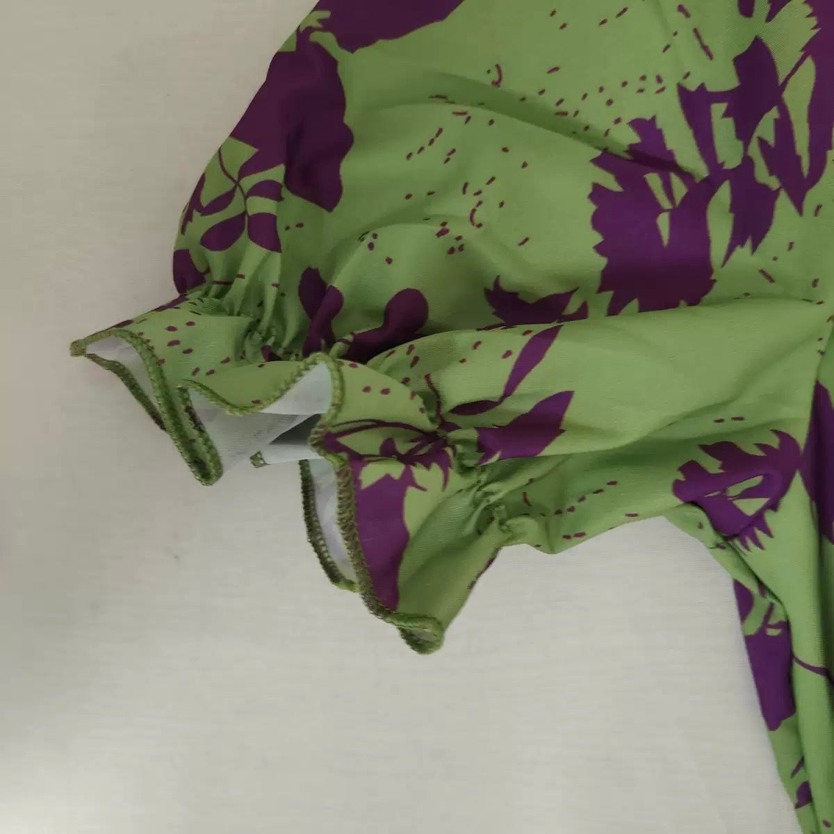 Victoria - Vestido midi jardín violeta