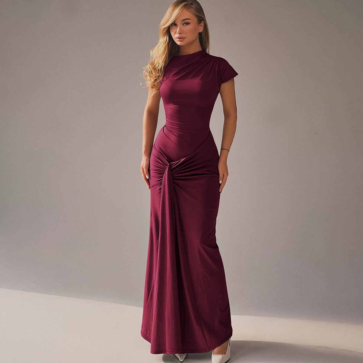 Penélope - Vestido maxi nudo elegante