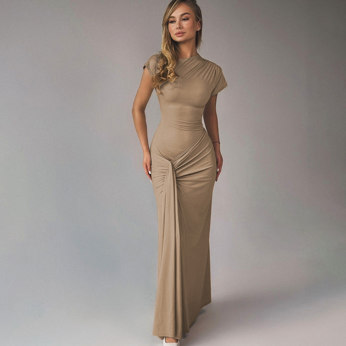Penélope - Vestido maxi nudo elegante