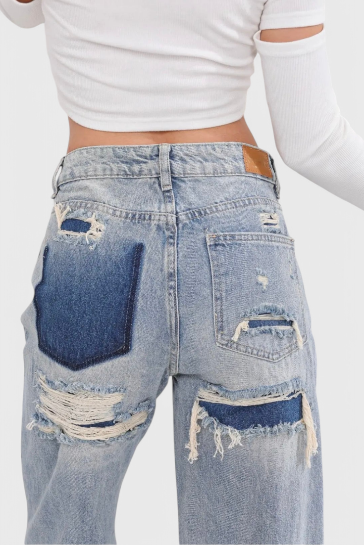 Valeria - Jeans rotos estilo vintage