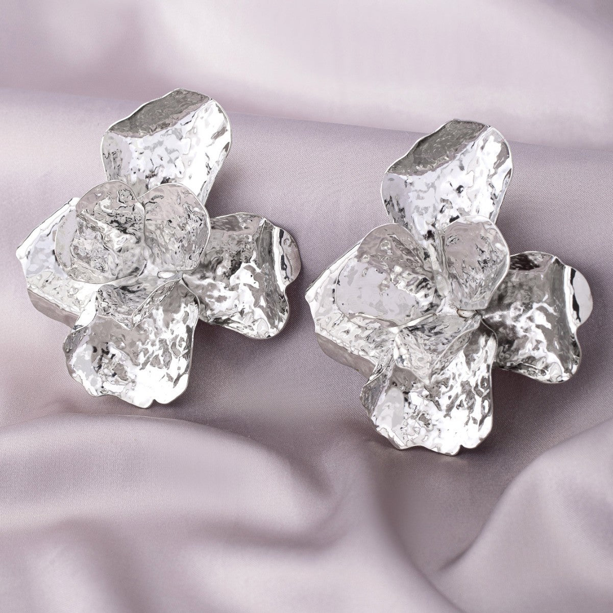 Fiona - Pendientes de flores con textura