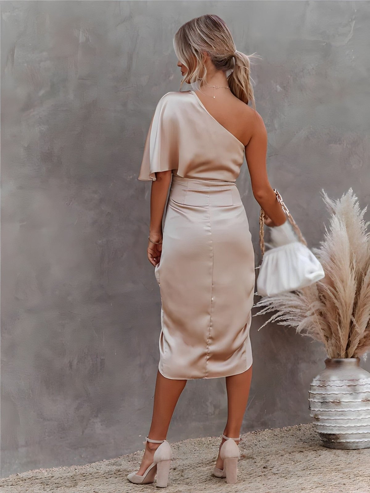 Dhalia - Vestido midi asimétrico satén deslumbrante