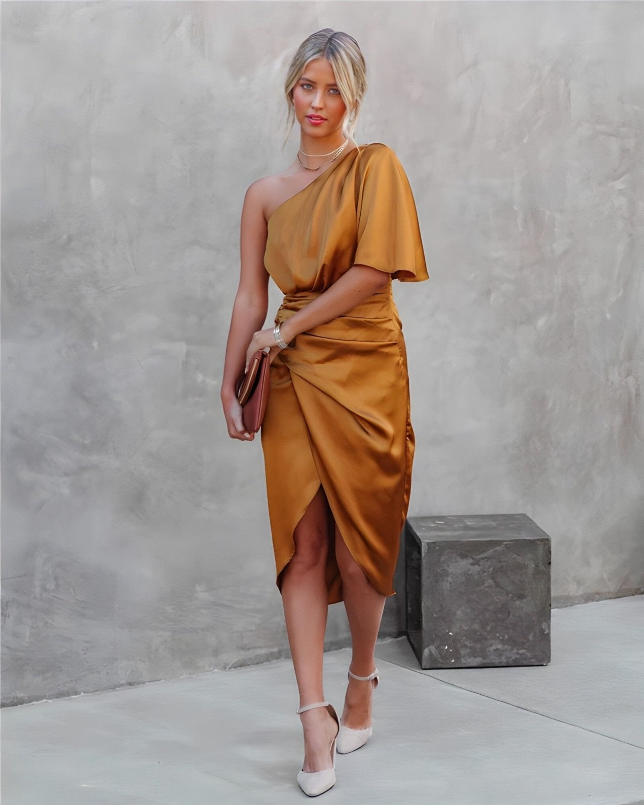 Dhalia - Vestido midi asimétrico satén deslumbrante