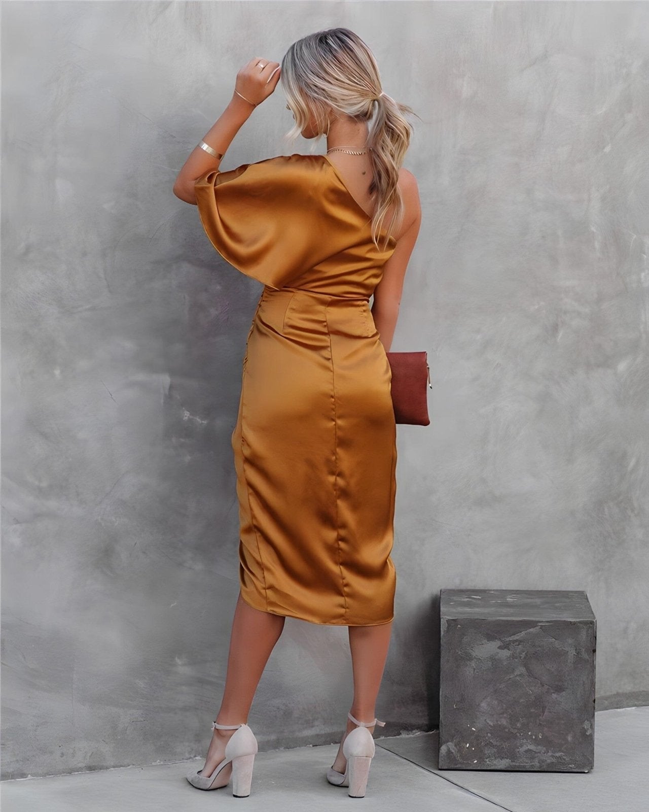 Dhalia - Vestido midi asimétrico satén deslumbrante