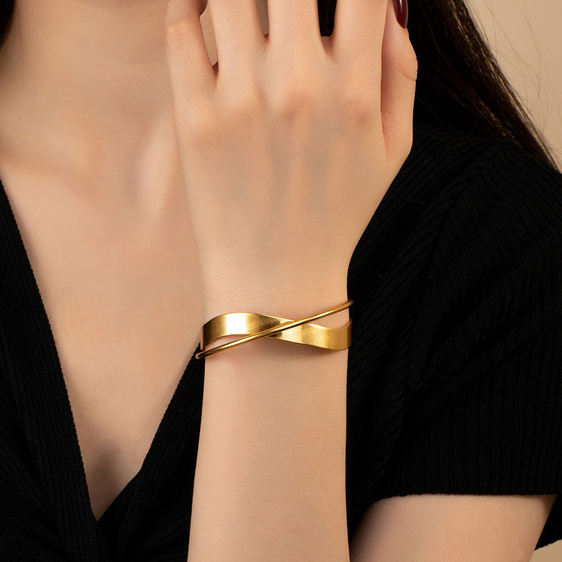 Cleo - Pulsera dorada de doble banda