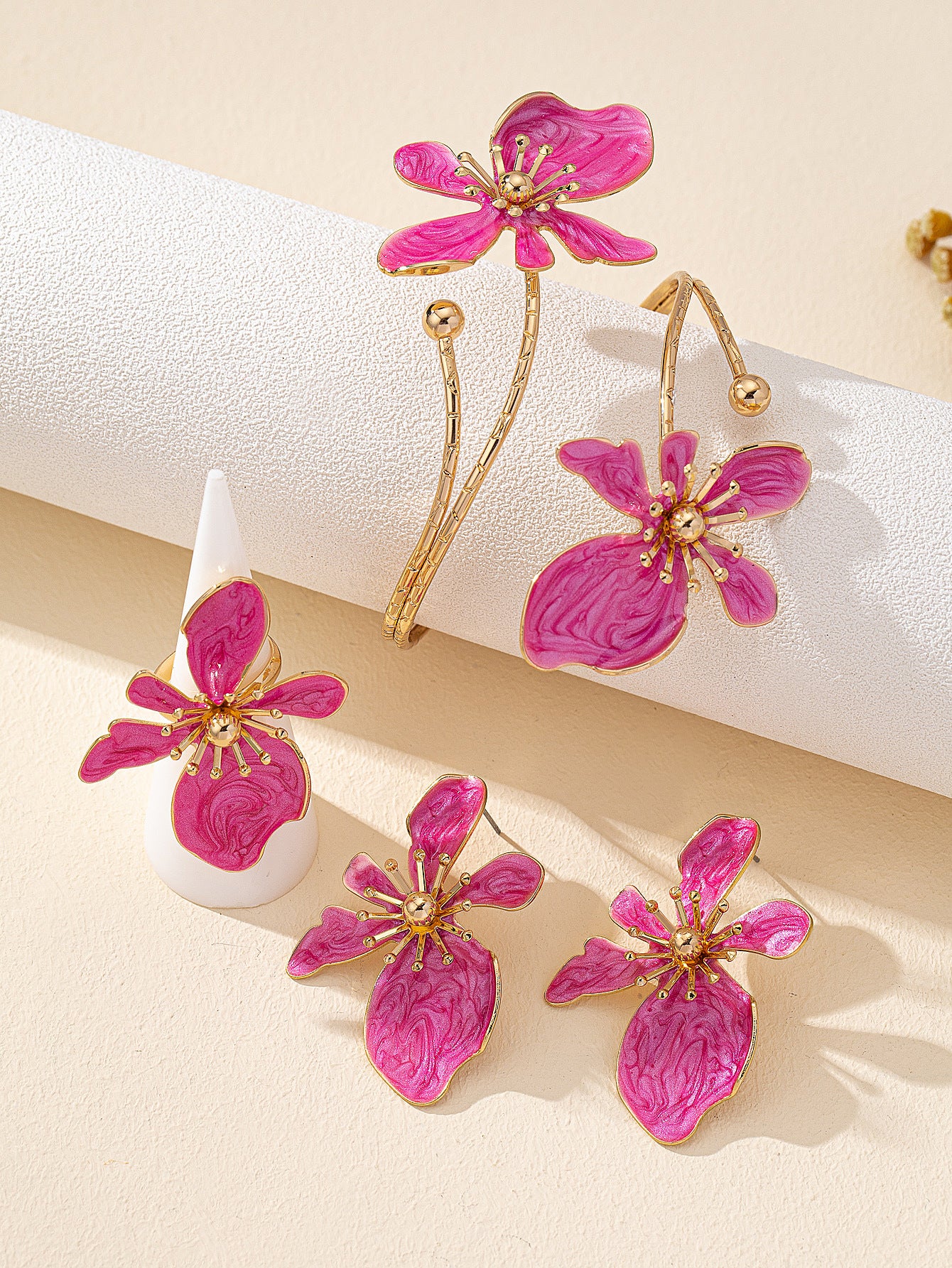 Flora - Conjunto de joyas de tres piezas con flores